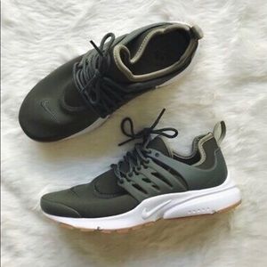 Nike prestos with gum bottom